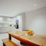 3-story Townhouse - Sleeps 8