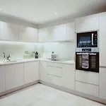 3-story Townhouse - Sleeps 8 Leeds (West Yorkshire)