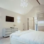 3-story Townhouse - Sleeps 8 * Leeds (West Yorkshire)