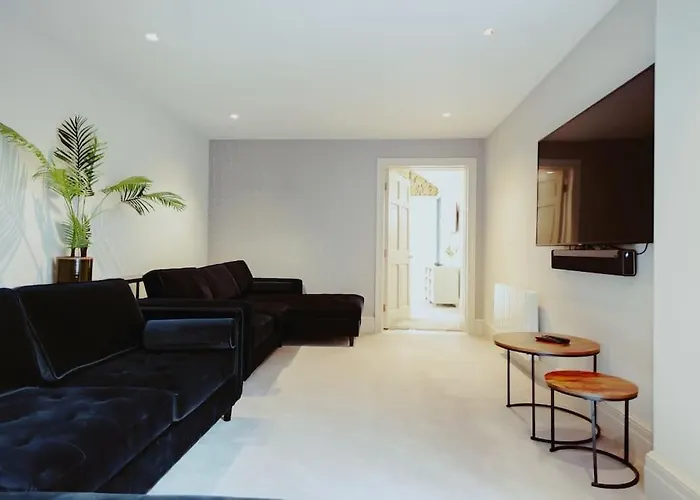 3-story Townhouse - Sleeps 8 * Leeds (West Yorkshire)