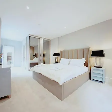 Apartment 3-story Townhouse - Sleeps 8