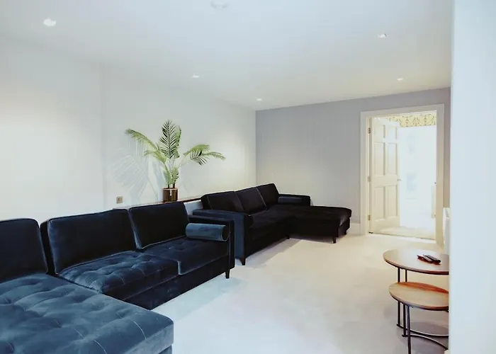 3-story Townhouse - Sleeps 8 Апартаменти *