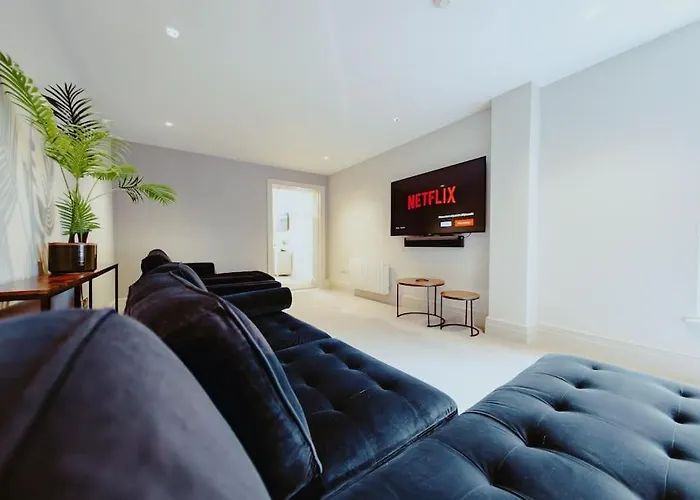 3-story Townhouse - Sleeps 8 Апартаменти *